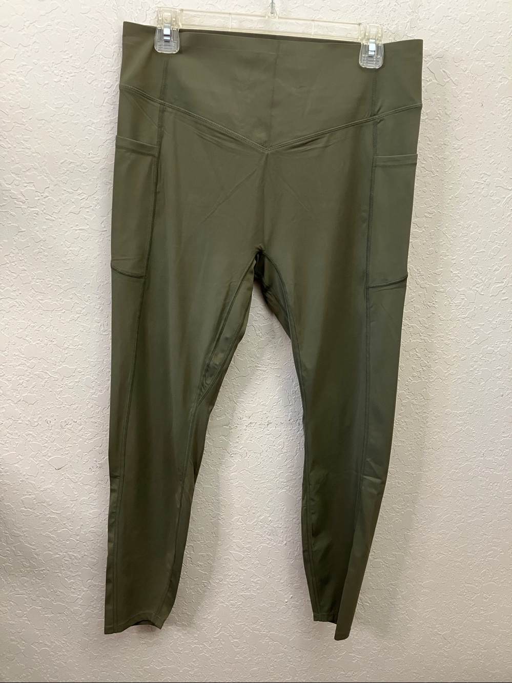 HALARA Ultra sculpt high waisted booty lift 7/8 Leggings